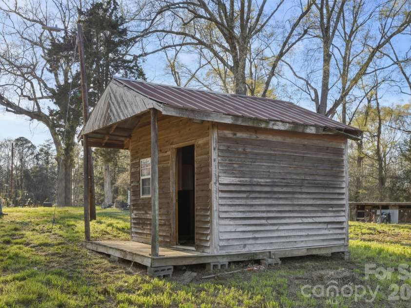1123 Dallas Stanley Highway, Dallas, NC 28034.  MLS# CAR4359224, YatesRealty ID 6826. 