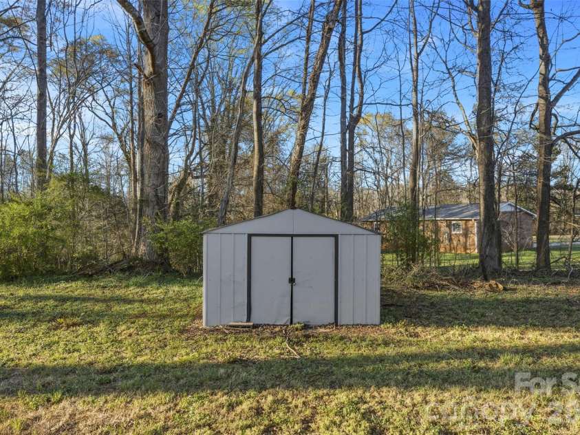 1123 Dallas Stanley Highway, Dallas, NC 28034.  MLS# CAR4359224, YatesRealty ID 6826. 