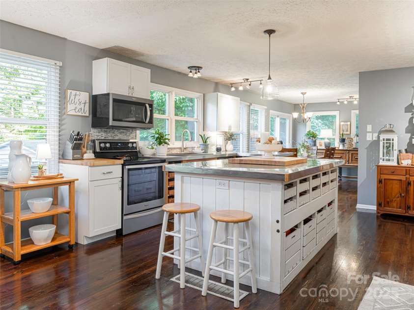 218 & 220 Old Fellowship Road, Swannanoa, NC 28778.  MLS# CAR4241080, YatesRealty ID 6826. 