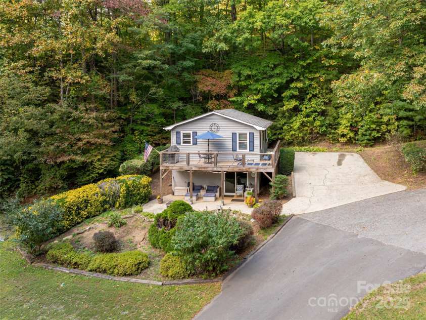 218 & 220 Old Fellowship Road, Swannanoa, NC 28778.  MLS# CAR4241080, YatesRealty ID 6826. 