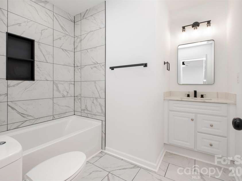 503 Circle Drive, Shelby, NC 28150.  MLS# CAR4356322, YatesRealty ID 6827. Bathroom #1 on main level