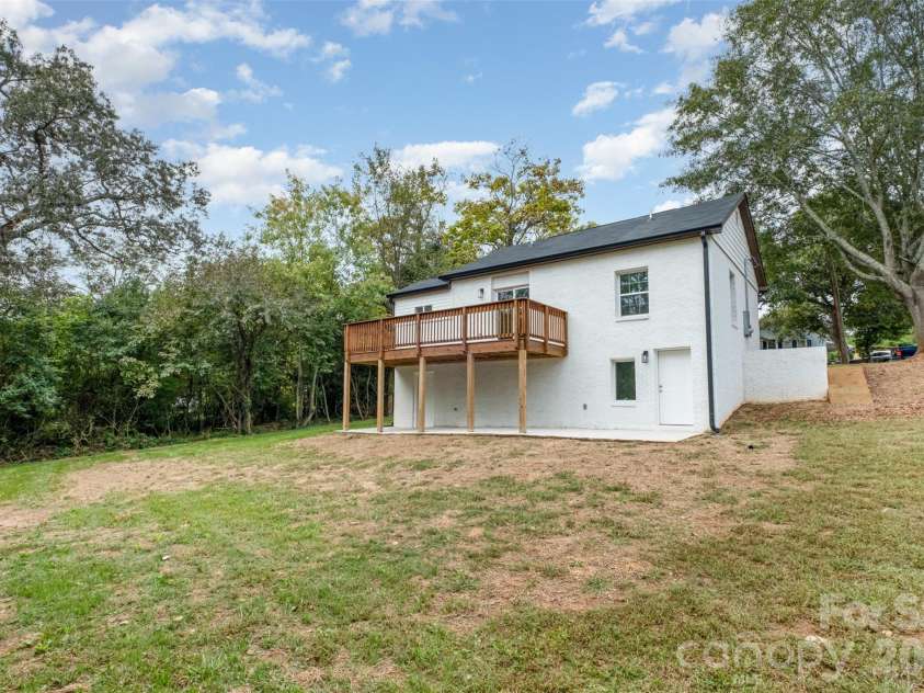 503 Circle Drive, Shelby, NC 28150.  MLS# CAR4356322, YatesRealty ID 6827. Large backyard 