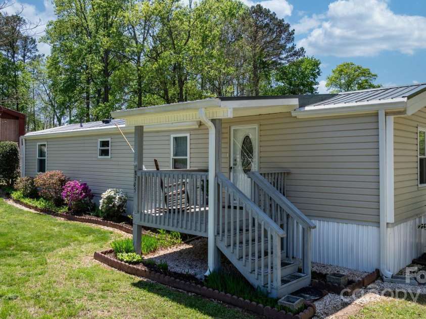 8705 Carroll Street, Hickory, NC 28601.  MLS# CAR4247664, YatesRealty ID 6828. 