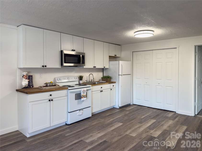 401 Little Street, Lincolnton, NC 28092.  MLS# CAR4311914, YatesRealty ID 6829. 