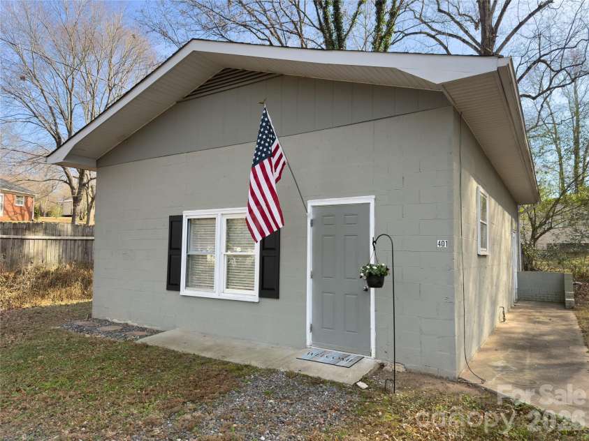 401 Little Street, Lincolnton, NC 28092.  MLS# CAR4311914, YatesRealty ID 6829. 