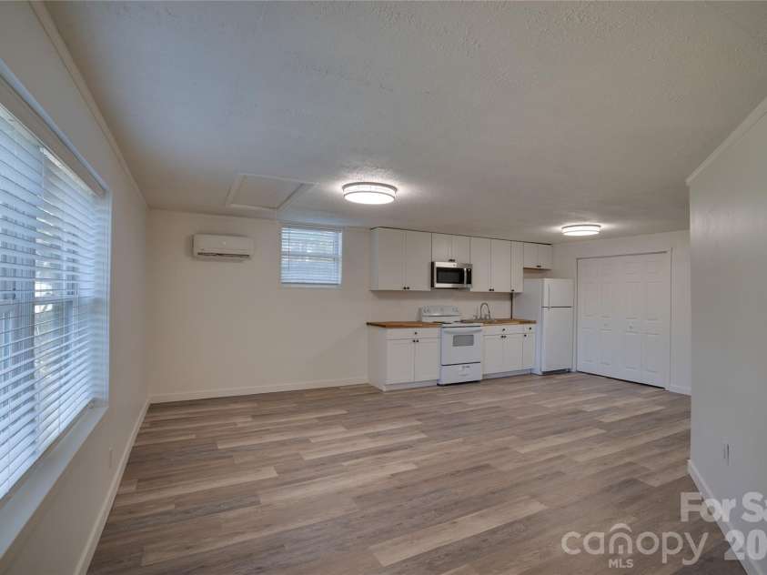 401 Little Street, Lincolnton, NC 28092.  MLS# CAR4311914, YatesRealty ID 6829. 