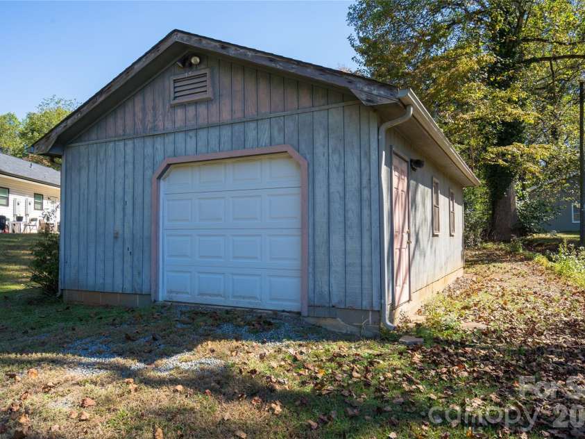 401 Little Street, Lincolnton, NC 28092.  MLS# CAR4311914, YatesRealty ID 6829. 