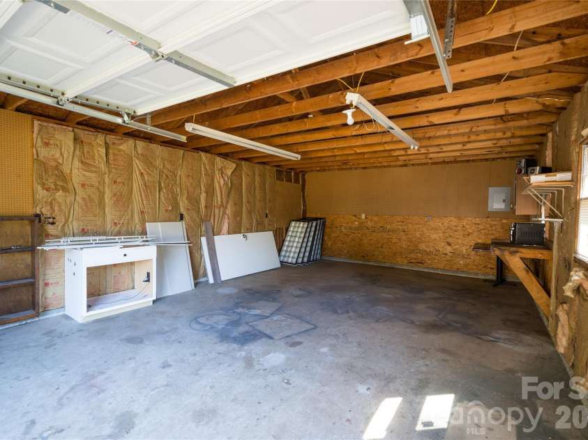 401 Little Street, Lincolnton, NC 28092.  MLS# CAR4311914, YatesRealty ID 6829. 