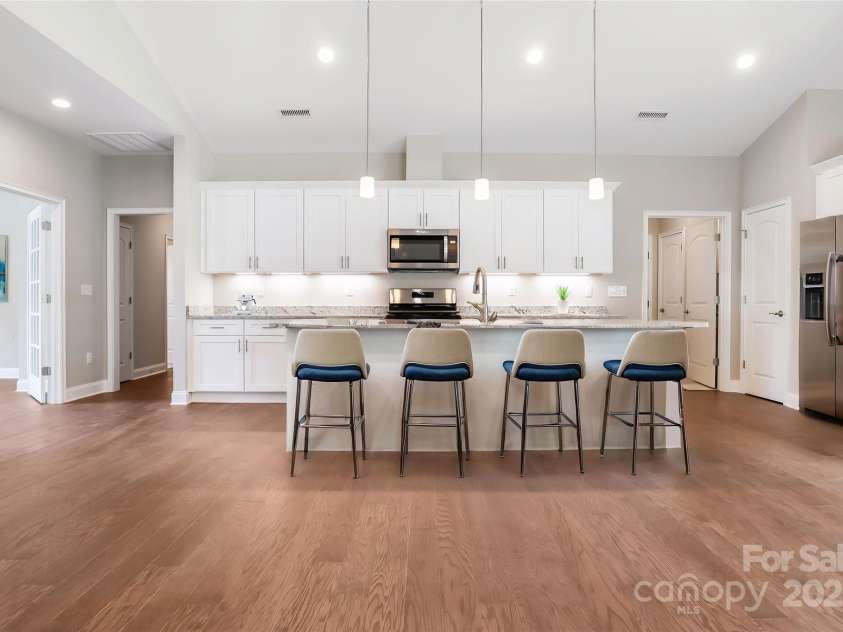 833 B Wynnshire Drive, Hickory, NC 28601.  MLS# CAR4149674, YatesRealty ID 6829. Kitchen