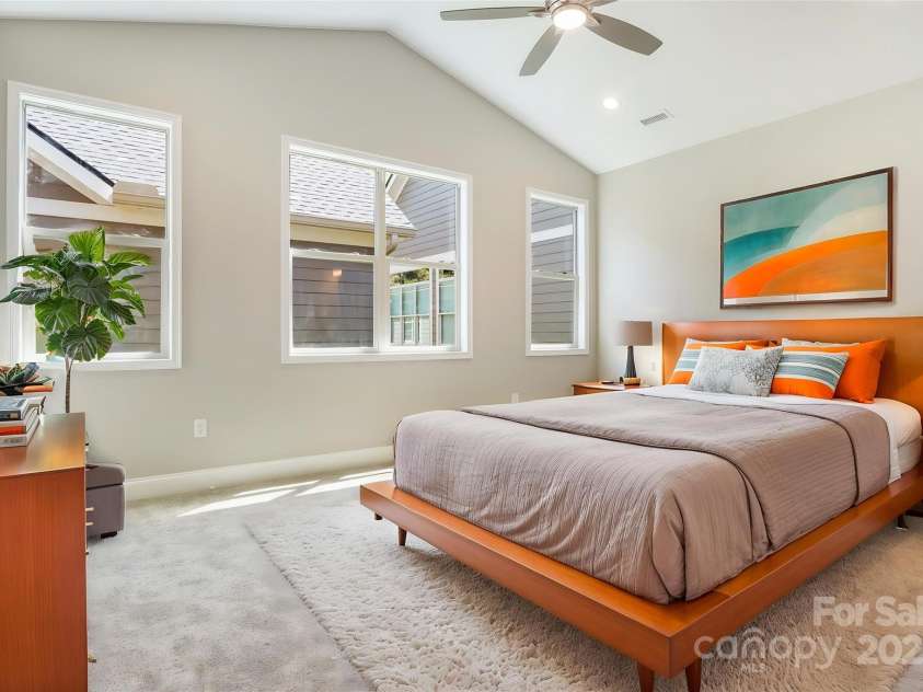 833 B Wynnshire Drive, Hickory, NC 28601.  MLS# CAR4149674, YatesRealty ID 6829. Primary bed