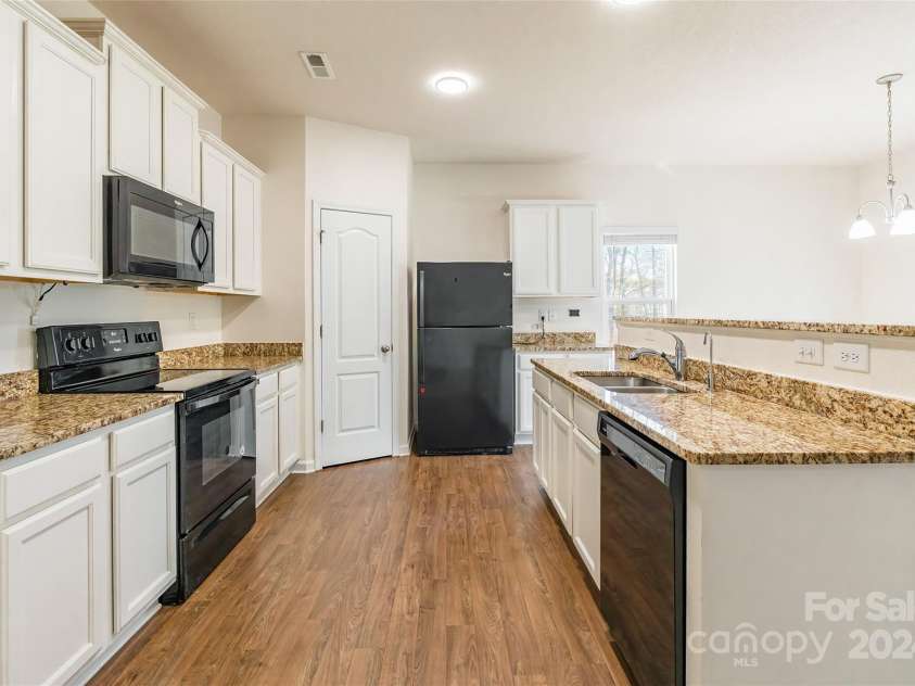 8127 Paw Club Drive, Charlotte, NC 28214.  MLS# CAR4203858, YatesRealty ID 683. 