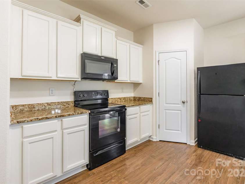 8127 Paw Club Drive, Charlotte, NC 28214.  MLS# CAR4203858, YatesRealty ID 683. 