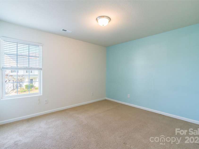 8127 Paw Club Drive, Charlotte, NC 28214.  MLS# CAR4203858, YatesRealty ID 683. 