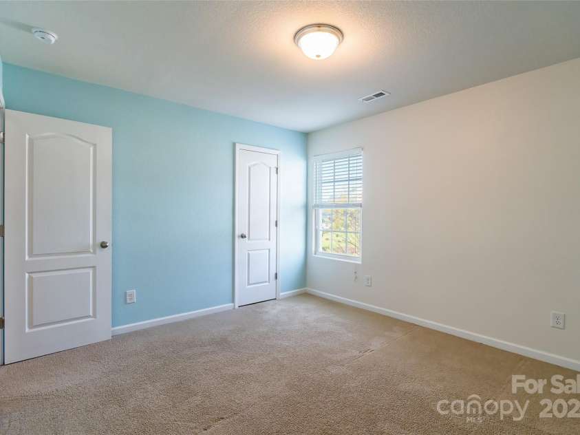 8127 Paw Club Drive, Charlotte, NC 28214.  MLS# CAR4203858, YatesRealty ID 683. 