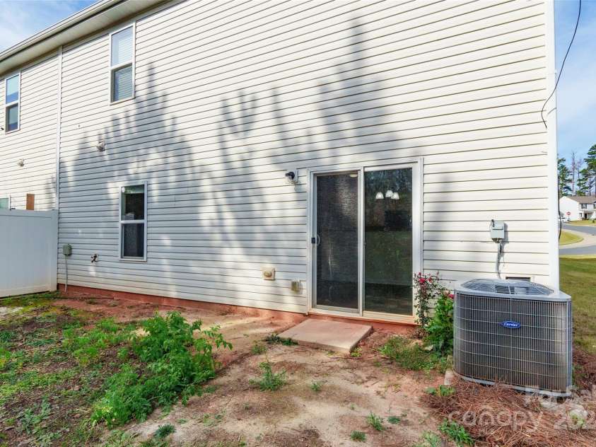 8127 Paw Club Drive, Charlotte, NC 28214.  MLS# CAR4203858, YatesRealty ID 683. 