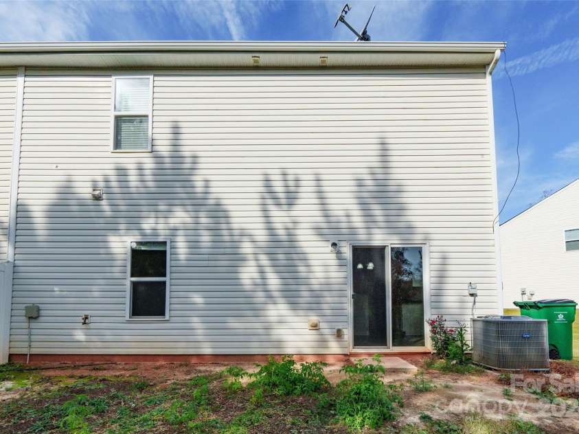 8127 Paw Club Drive, Charlotte, NC 28214.  MLS# CAR4203858, YatesRealty ID 683. 