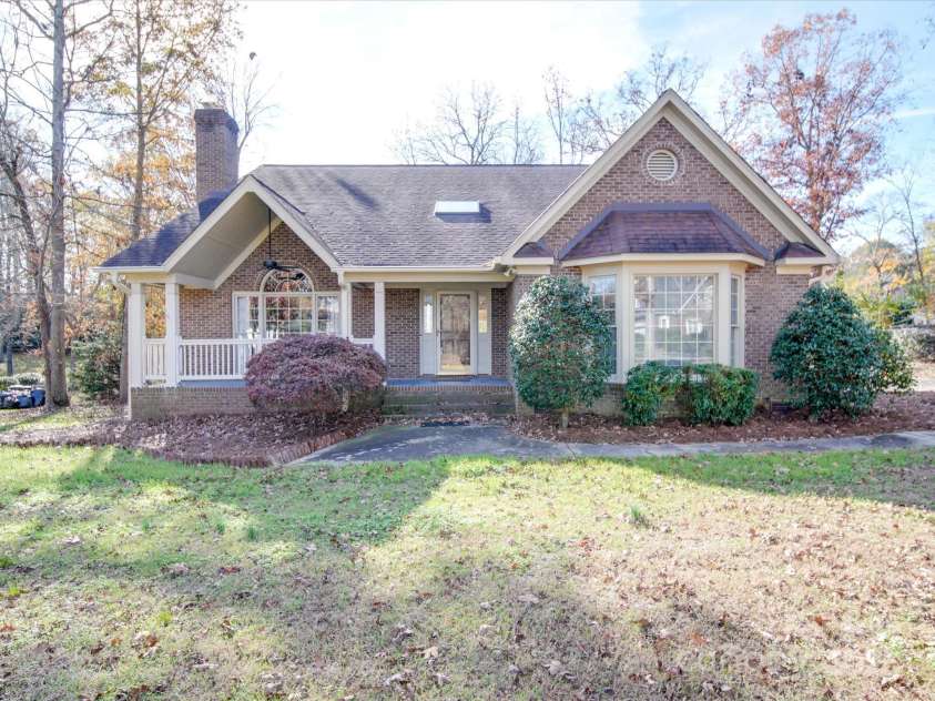 909 Woodhurst Drive, Monroe, NC 28110.  MLS# CAR4191822, YatesRealty ID 6831. 
