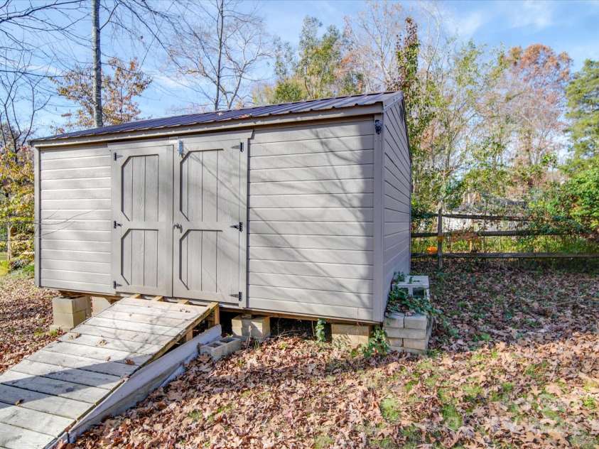 909 Woodhurst Drive, Monroe, NC 28110.  MLS# CAR4191822, YatesRealty ID 6831. 