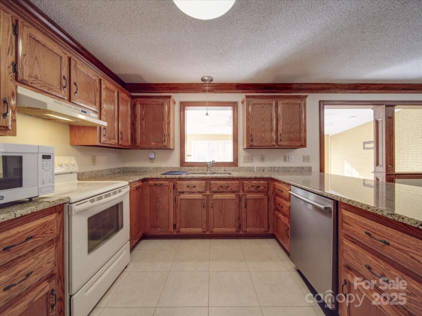 909 Woodhurst Drive, Monroe, NC 28110.  MLS# CAR4191822, YatesRealty ID 6831. 