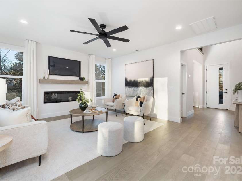 10605 Hampton Drive, Charlotte, NC 28227.  MLS# CAR4215439, YatesRealty ID 6832. 
