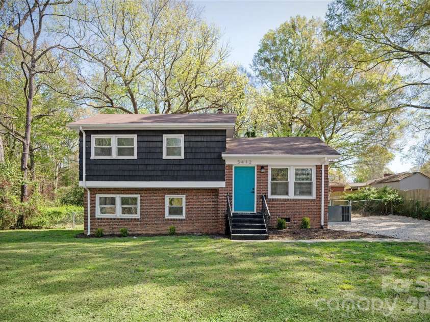 5412 Milhaven Lane, Charlotte, NC 28269.  MLS# CAR4395599, YatesRealty ID 6832. 