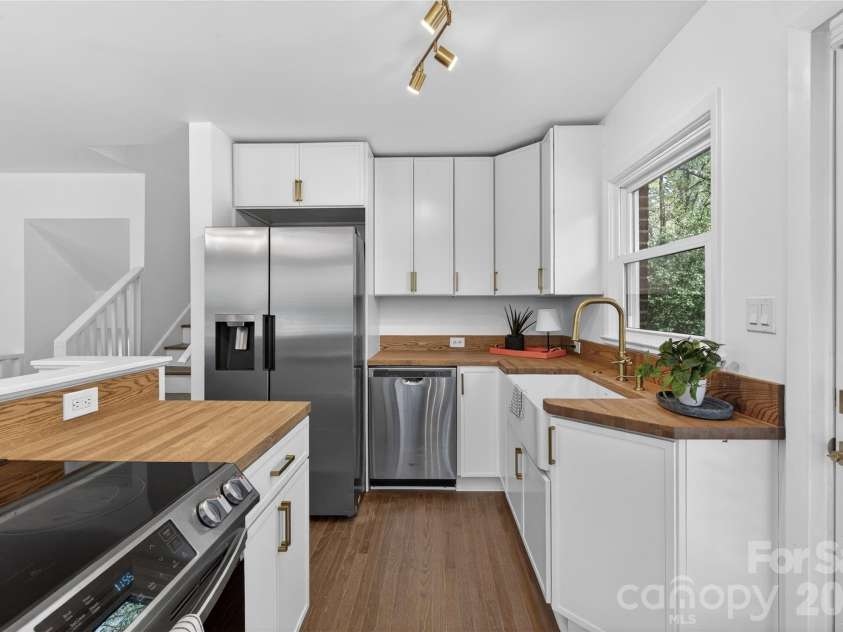 5412 Milhaven Lane, Charlotte, NC 28269.  MLS# CAR4395599, YatesRealty ID 6832. 