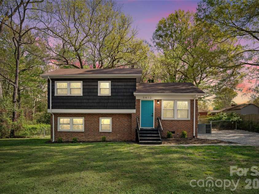 5412 Milhaven Lane, Charlotte, NC 28269.  MLS# CAR4414397, YatesRealty ID 6832. 