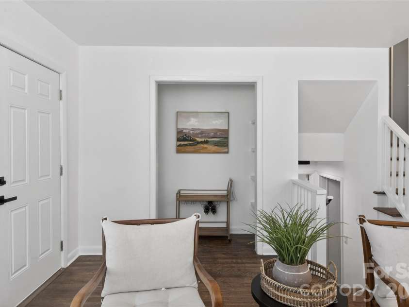 5412 Milhaven Lane, Charlotte, NC 28269.  MLS# CAR4414397, YatesRealty ID 6832. 