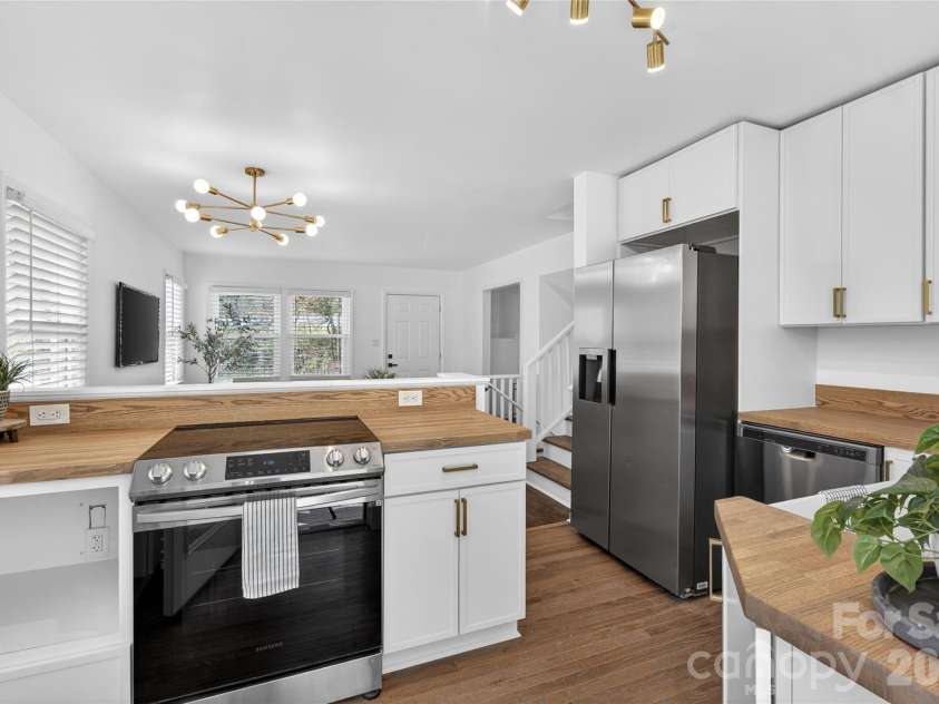 5412 Milhaven Lane, Charlotte, NC 28269.  MLS# CAR4414397, YatesRealty ID 6832. 
