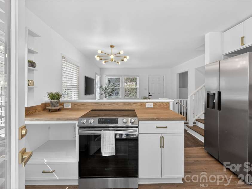 5412 Milhaven Lane, Charlotte, NC 28269.  MLS# CAR4414397, YatesRealty ID 6832. 
