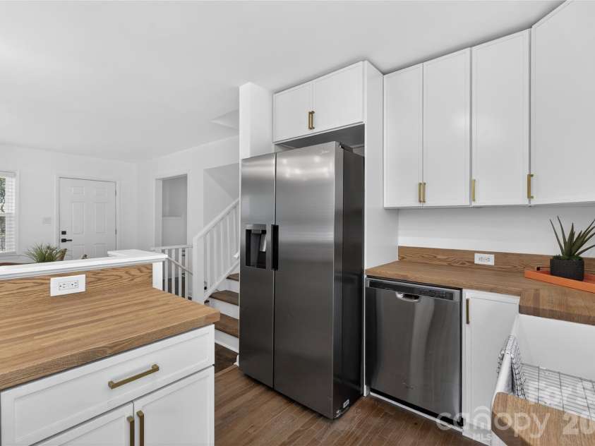 5412 Milhaven Lane, Charlotte, NC 28269.  MLS# CAR4414397, YatesRealty ID 6832. 