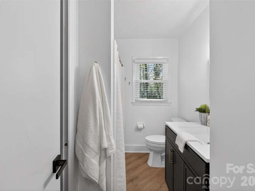 5412 Milhaven Lane, Charlotte, NC 28269.  MLS# CAR4414397, YatesRealty ID 6832. 