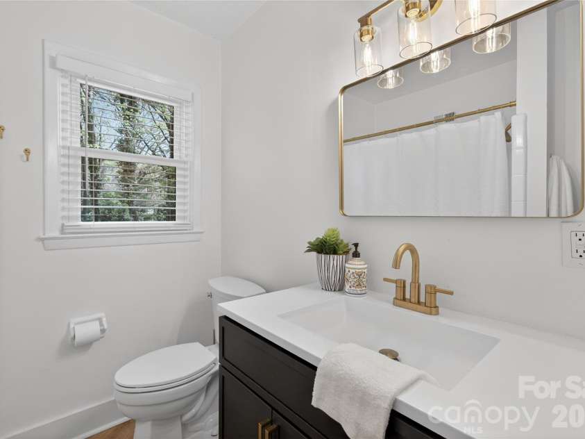5412 Milhaven Lane, Charlotte, NC 28269.  MLS# CAR4414397, YatesRealty ID 6832. 
