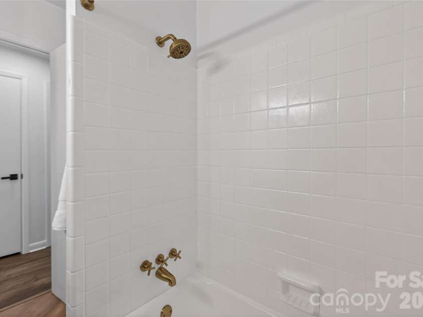 5412 Milhaven Lane, Charlotte, NC 28269.  MLS# CAR4414397, YatesRealty ID 6832. 