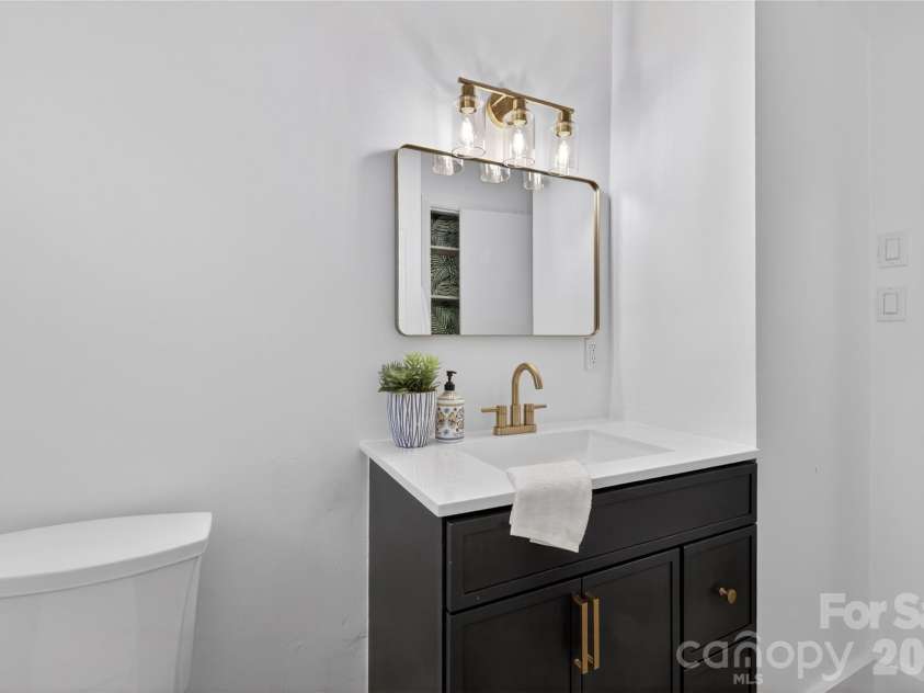 5412 Milhaven Lane, Charlotte, NC 28269.  MLS# CAR4414397, YatesRealty ID 6832. 