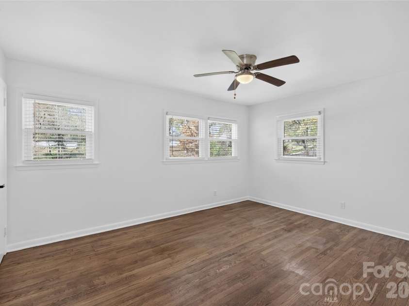 5412 Milhaven Lane, Charlotte, NC 28269.  MLS# CAR4414397, YatesRealty ID 6832. 