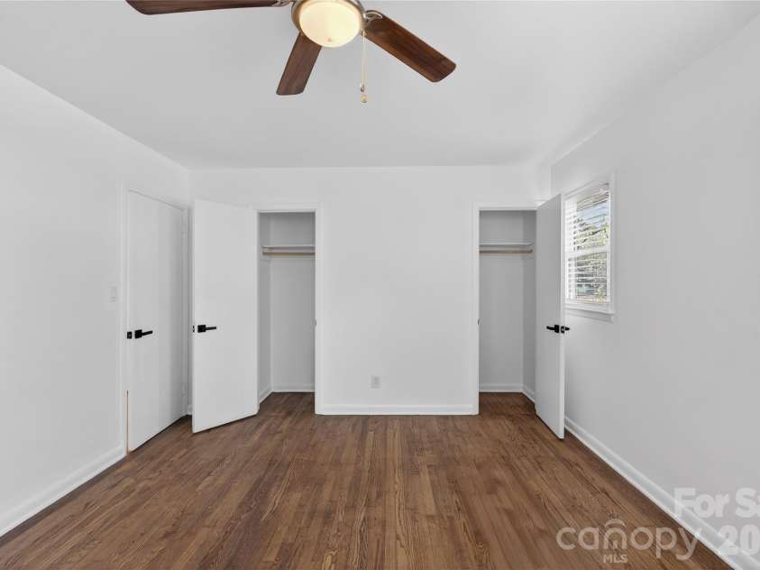 5412 Milhaven Lane, Charlotte, NC 28269.  MLS# CAR4414397, YatesRealty ID 6832. 