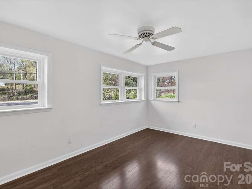 5412 Milhaven Lane, Charlotte, NC 28269.  MLS# CAR4414397, YatesRealty ID 6832. 