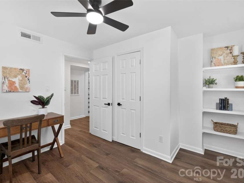 5412 Milhaven Lane, Charlotte, NC 28269.  MLS# CAR4414397, YatesRealty ID 6832. 