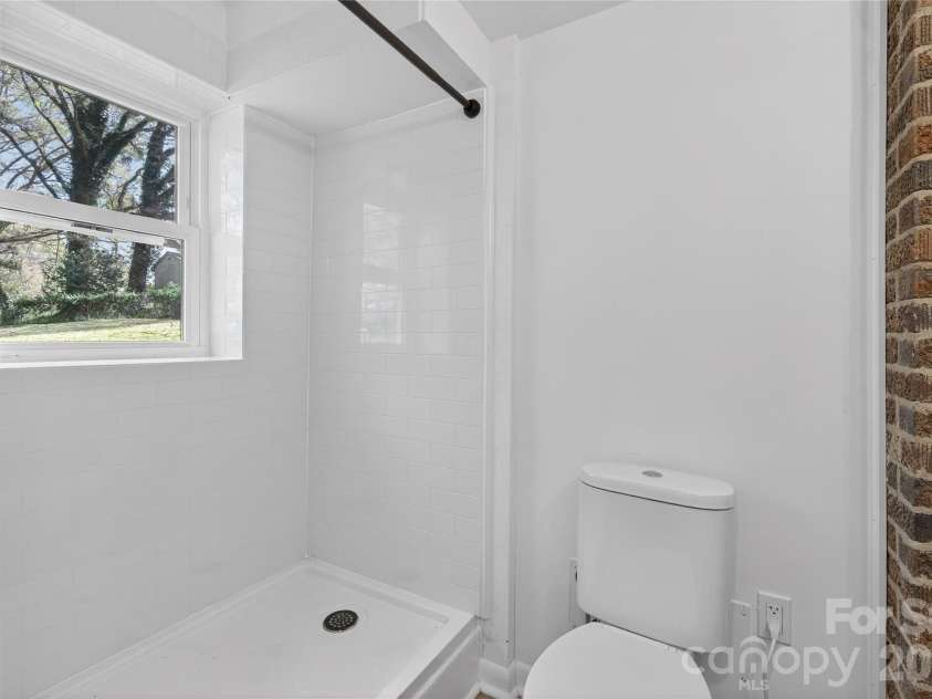5412 Milhaven Lane, Charlotte, NC 28269.  MLS# CAR4414397, YatesRealty ID 6832. 