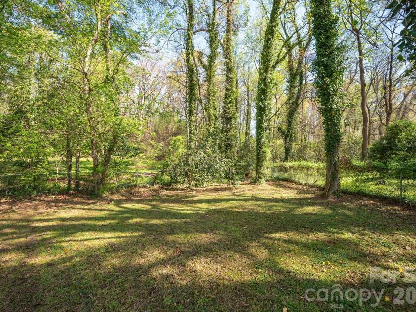 5412 Milhaven Lane, Charlotte, NC 28269.  MLS# CAR4414397, YatesRealty ID 6832. 