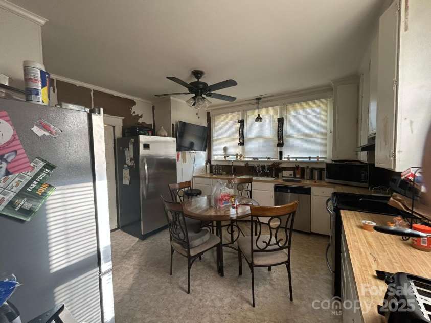 829 Green Street, Salisbury, NC 28144.  MLS# CAR4247753, YatesRealty ID 6833. 