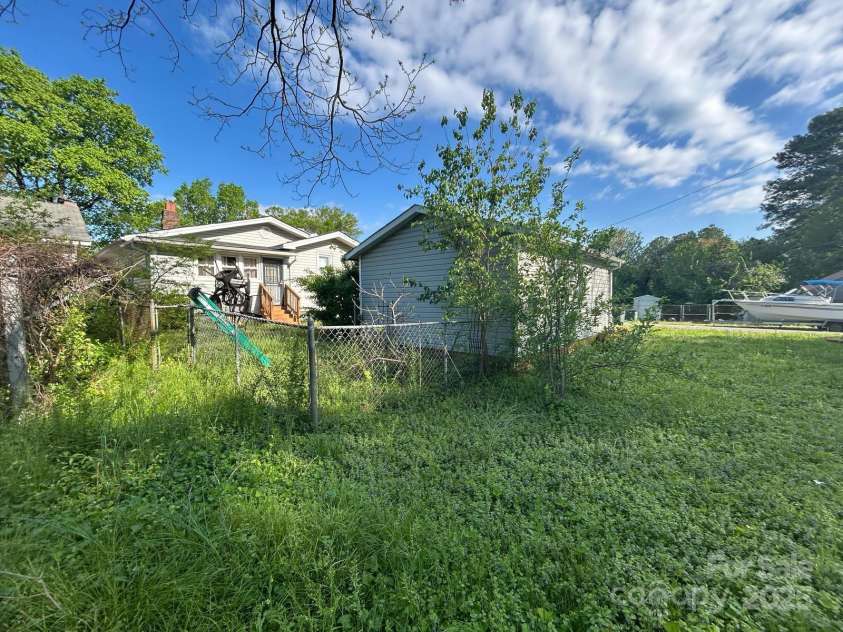 829 Green Street, Salisbury, NC 28144.  MLS# CAR4247753, YatesRealty ID 6833. 