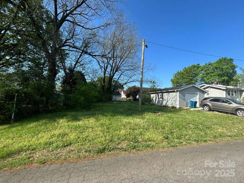 829 Green Street, Salisbury, NC 28144.  MLS# CAR4247753, YatesRealty ID 6833. 