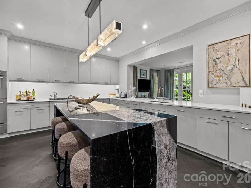 1550 High Street, Charlotte, NC 28211.  MLS# CAR4336777, YatesRealty ID 6834. 