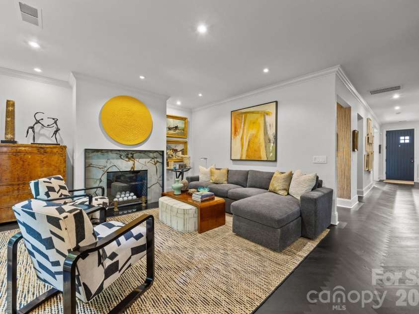 1550 High Street, Charlotte, NC 28211.  MLS# CAR4336777, YatesRealty ID 6834. 