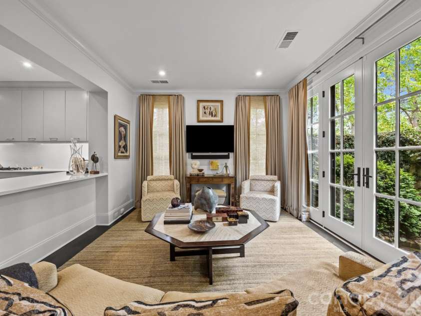 1550 High Street, Charlotte, NC 28211.  MLS# CAR4336777, YatesRealty ID 6834. 