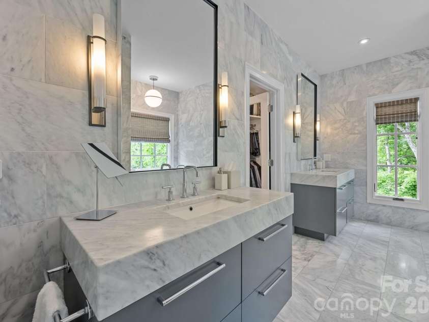 1550 High Street, Charlotte, NC 28211.  MLS# CAR4336777, YatesRealty ID 6834. 