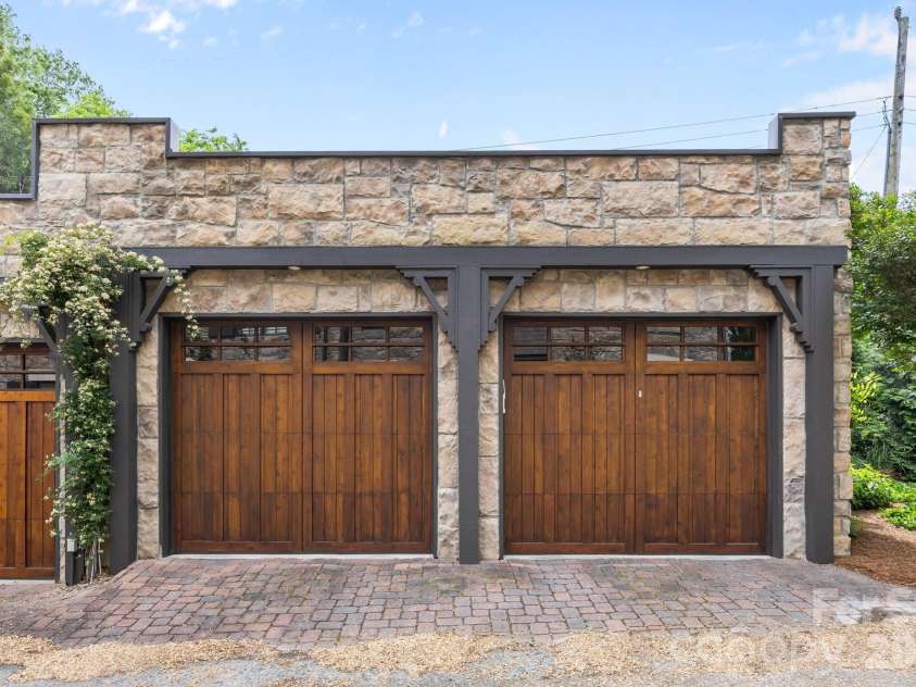 1550 High Street, Charlotte, NC 28211.  MLS# CAR4336777, YatesRealty ID 6834. 