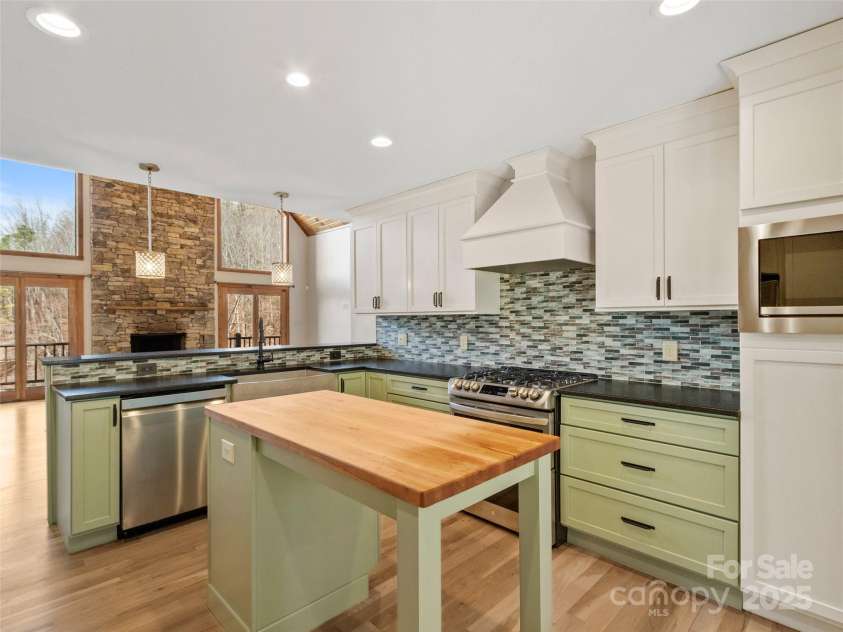 628 Cove Creek Lane, Weaverville, NC 28787.  MLS# CAR4240131, YatesRealty ID 6834. 